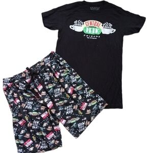 FRIENDS TEE SHIRT & SHORTS SET